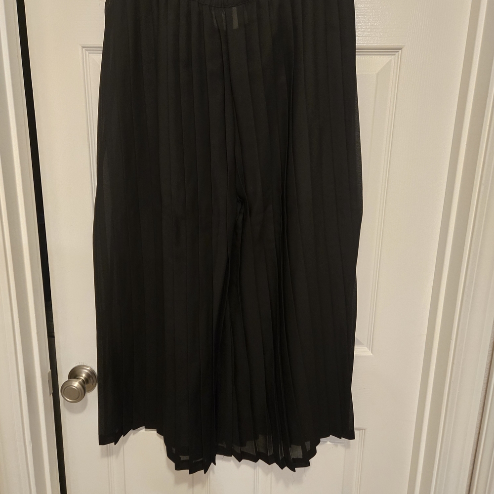 BCBG Black Pleated Wide-Leg Pants - Picture 4 of 5